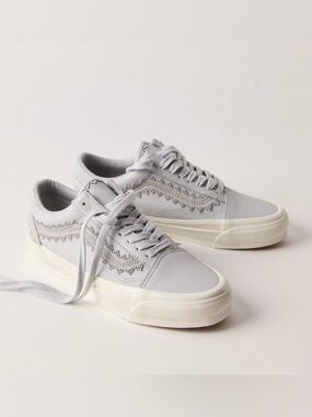 VANS OLD SKOOL LX Leather Sneakers in Grey. Size W 10/ M 8.5. New in box